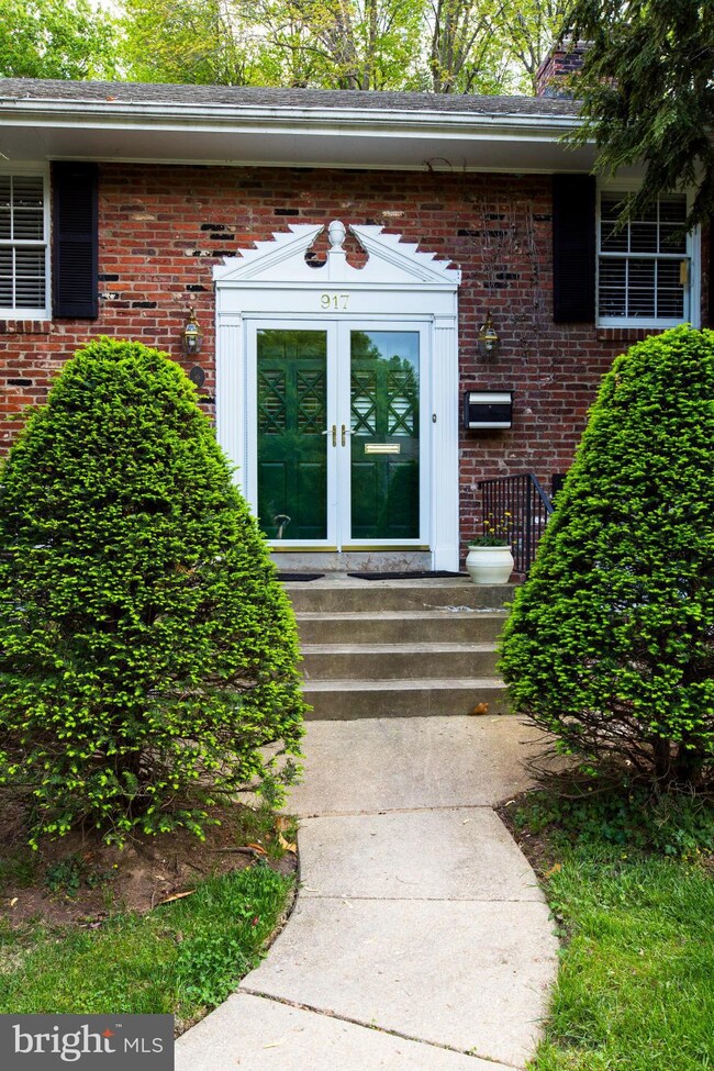 917 Emerald Dr, Alexandria, VA 22308 - photo 5