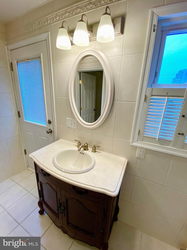 1241 Haubert St, Baltimore, MD 21230 - photo 2