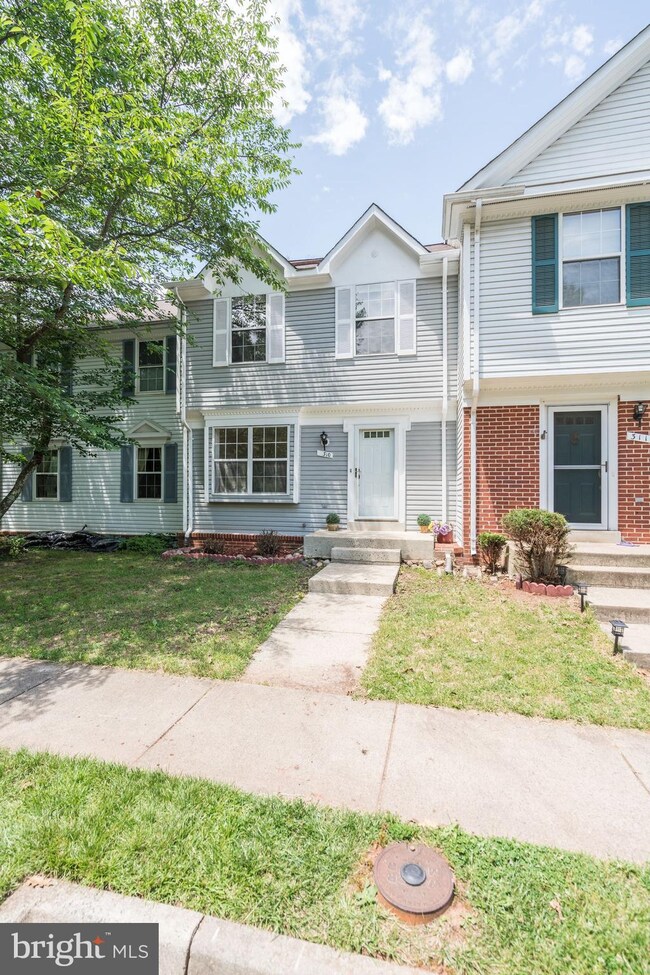 310 Felsted Ct, Sterling, VA 20165 - photo 5