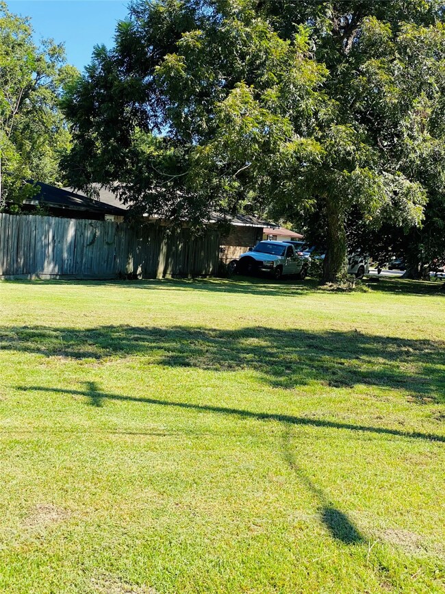 8213 Spaulding St, Houston, TX 77016 - photo 6