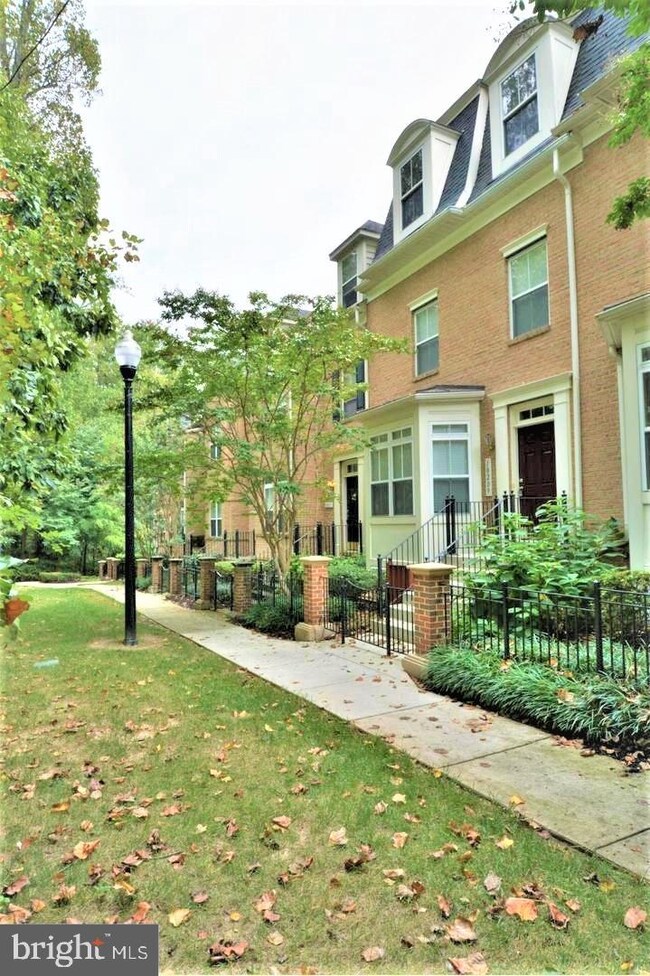 10209 Pembroke Green Place, Columbia, MD 21044 - photo 3