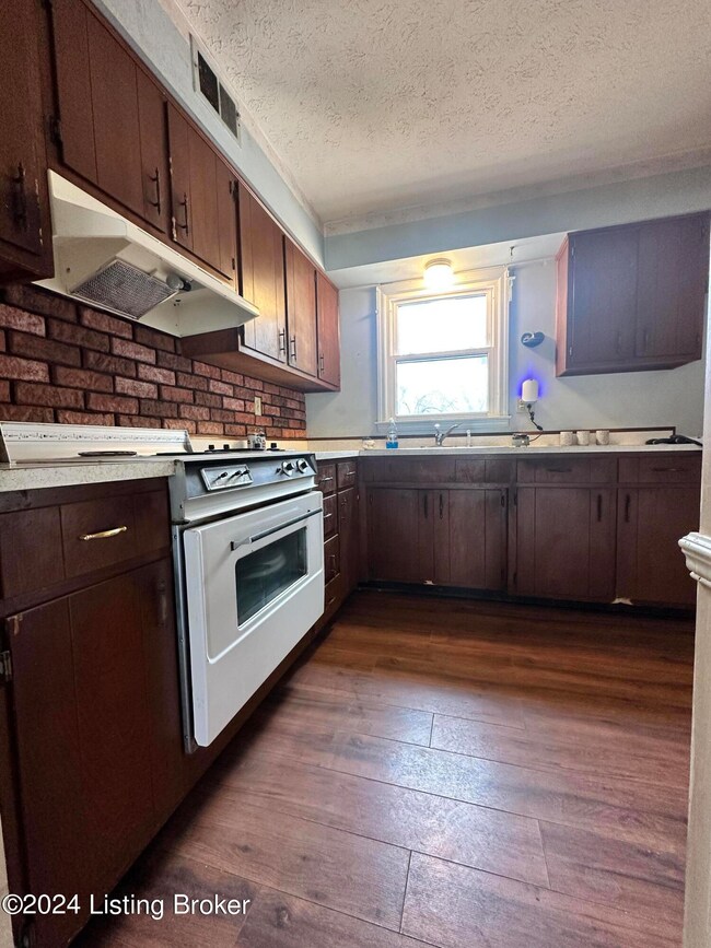 8903 Lantana Dr, Louisville, KY 40229 - photo 4