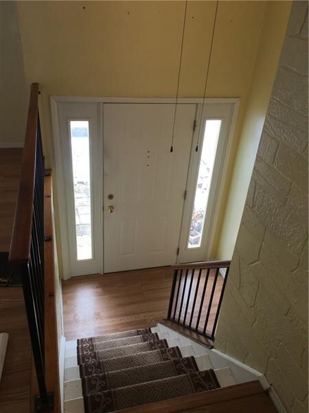 Bright and inviting entry, nicely coordinated.