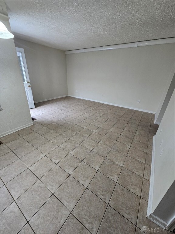 97 W van Lake Dr unit 11, Vandalia, OH 45377 - photo 5