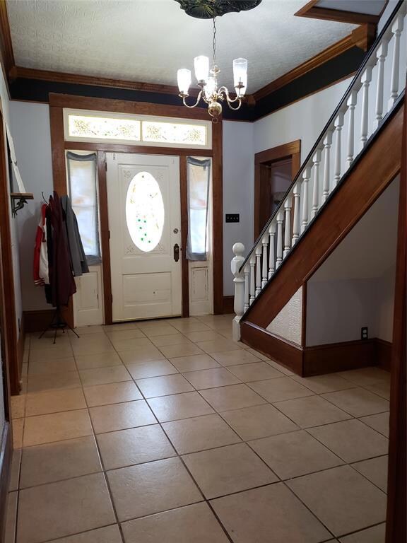 Wonderful entry with lots of room for some large p