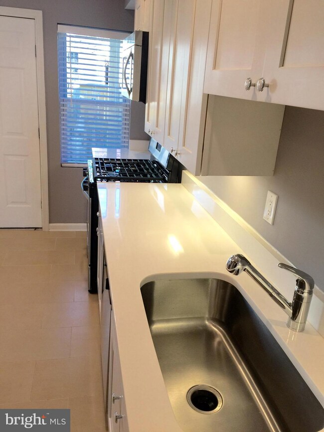 615 Wyeth St, Baltimore, MD 21230 - photo 7