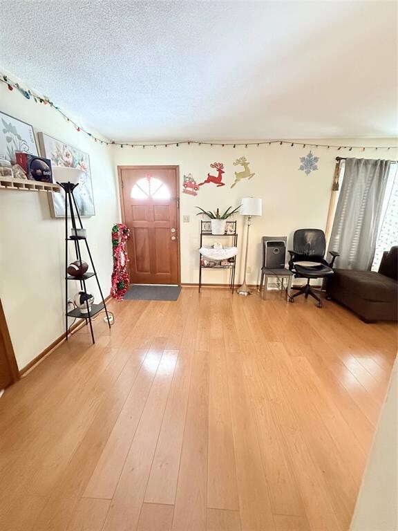 1526 NW 81st St, Clive, IA 50325 - photo 4
