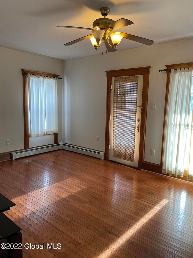 533 Mercer St, Albany, NY 12208 - photo 4