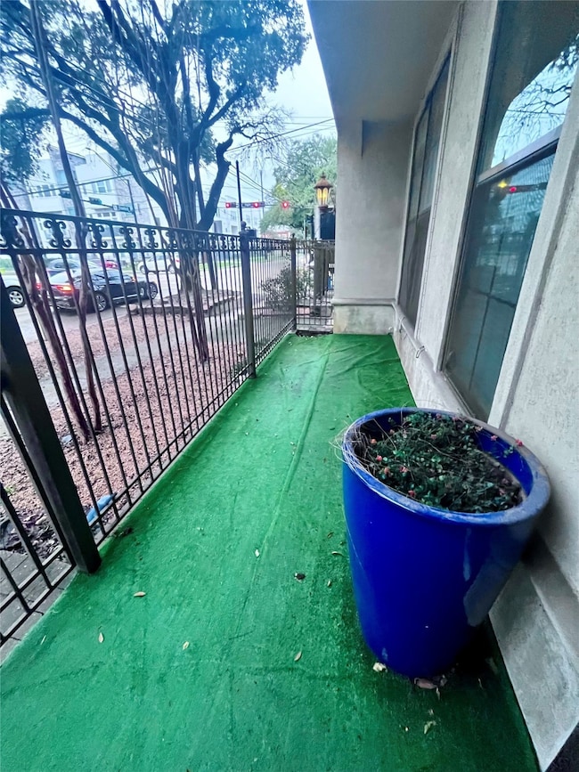 Large patio w turf