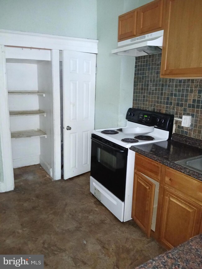 2112 N Pulaski St, Baltimore, MD 21217 - photo 5