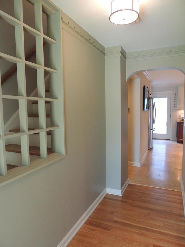 366 S Merkle Rd, Columbus, OH 43209 - photo 2