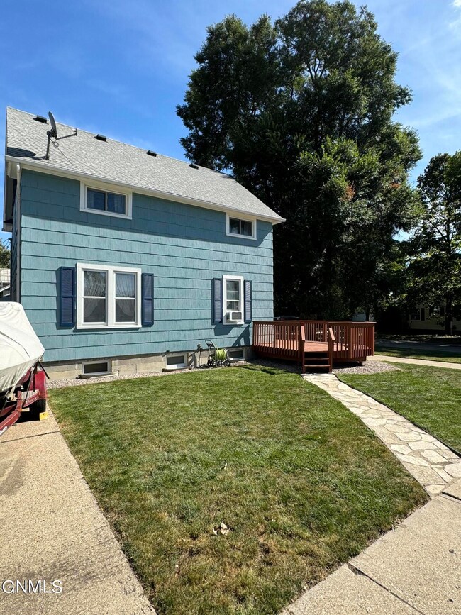 210 4th St NW, Mandan, ND 58554 - photo 5