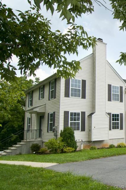 715 Bach Ct, Freemansburg, PA 18017 - photo 2