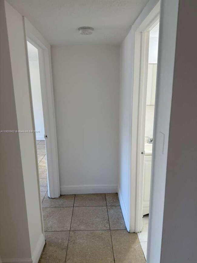 6960 Miami Gardens Dr unit 2-225, Hialeah, FL 33015 - photo 6