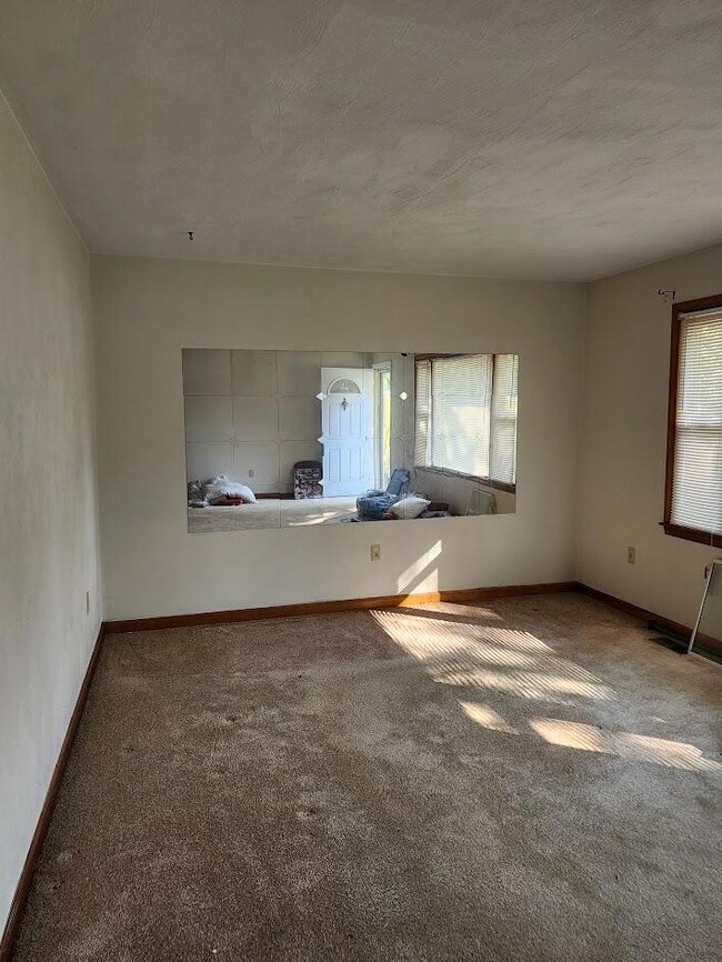3922 living room