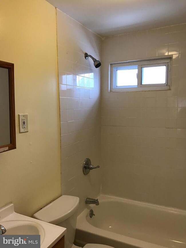 1371 Collings Rd, Camden, NJ 08104 - photo 6