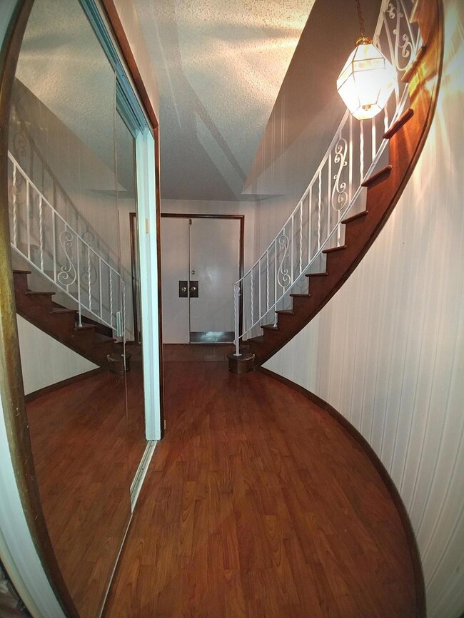 617 Beaker Place, Columbus, OH 43213 - photo 4