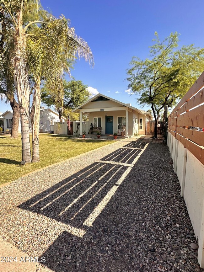 2221 E Yale St, Phoenix, AZ 85006 - photo 4