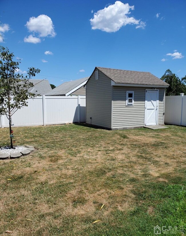 82 Sycamore St, Carteret, NJ 07008 - photo 3