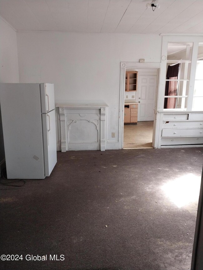 827 Emmett St, Schenectady, NY 12307 - photo 5