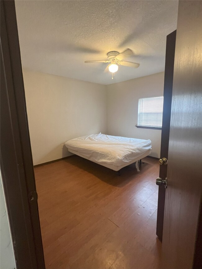 1391 County Road 668 unit A, Alvin, TX 77511 - photo 6