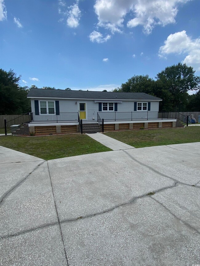 View of front of home featuring a front yard