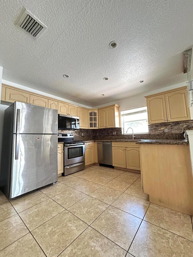 819 Hansen St, West Palm Beach, FL 33405 - photo 6