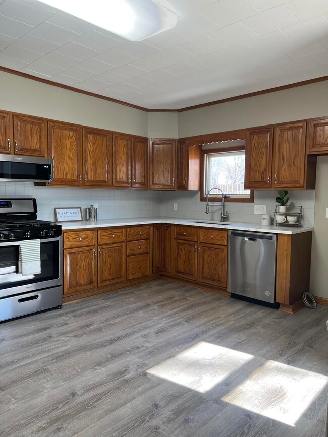 417 Main St, Maxwell, IA 50161 - photo 2