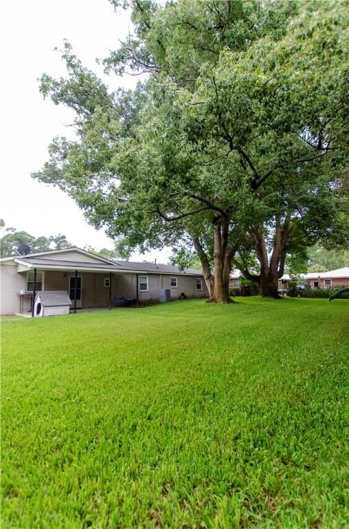 407 W Howard Dr, Brunswick, GA 31523 - photo 2