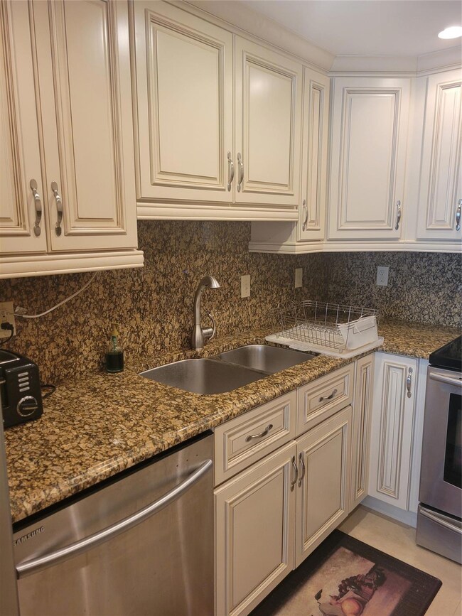 Quadomain Britannia Tower unit 1108, Hollywood, FL 33019 - photo 4