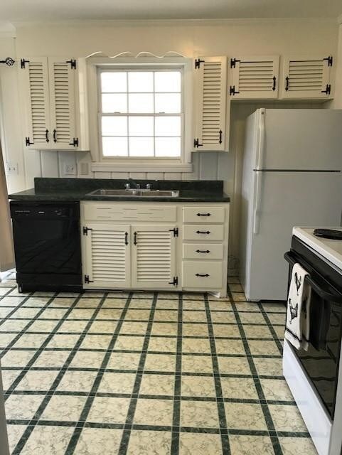 A nice view of the kitchen.