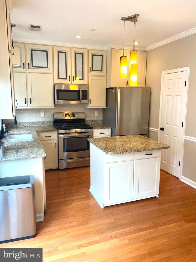 7136 Tolliver St, Alexandria, VA 22306 - photo 2