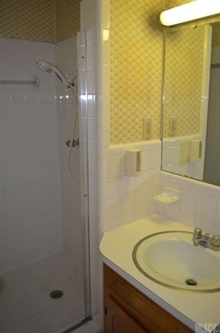 805 Woods Dr, Statesville, NC 28677 - photo 7