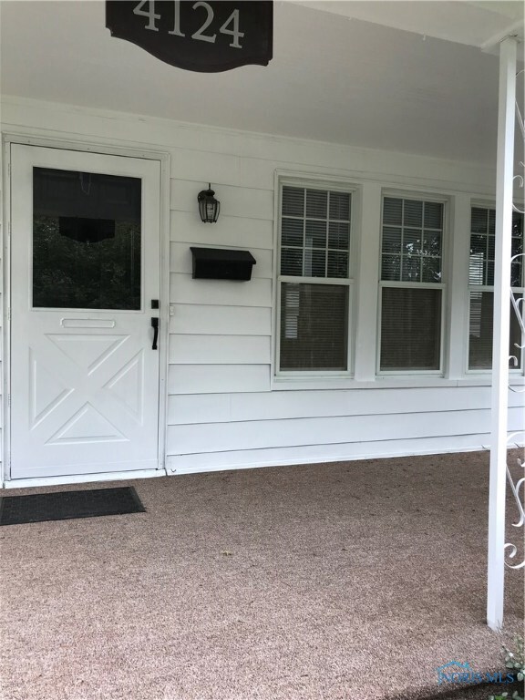 Nice front porch....Have a seat and watch the worl