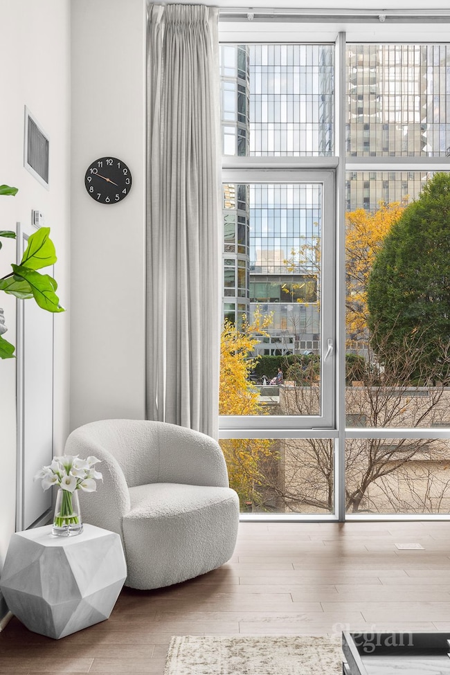 Living room/Dining area