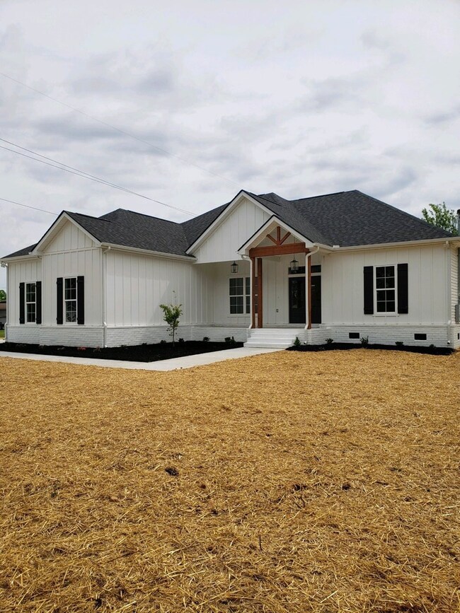 114 Cunningham Ln, Shelbyville, TN 37160 - photo 2