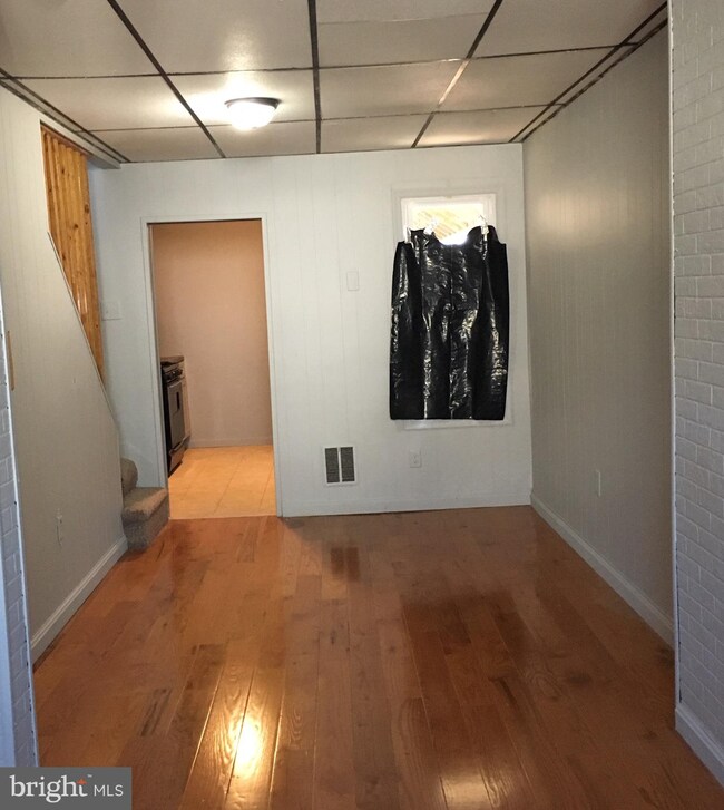 561 S 14th St, Reading, PA 19602 - photo 3