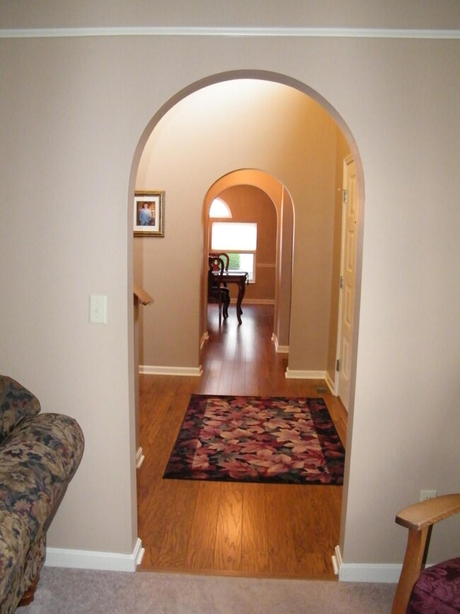 326 Marjoram Dr, Columbus, OH 43230 - photo 2