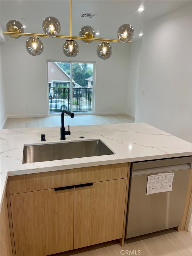 611 W 41st Place, Los Angeles, CA 90037 - photo 5