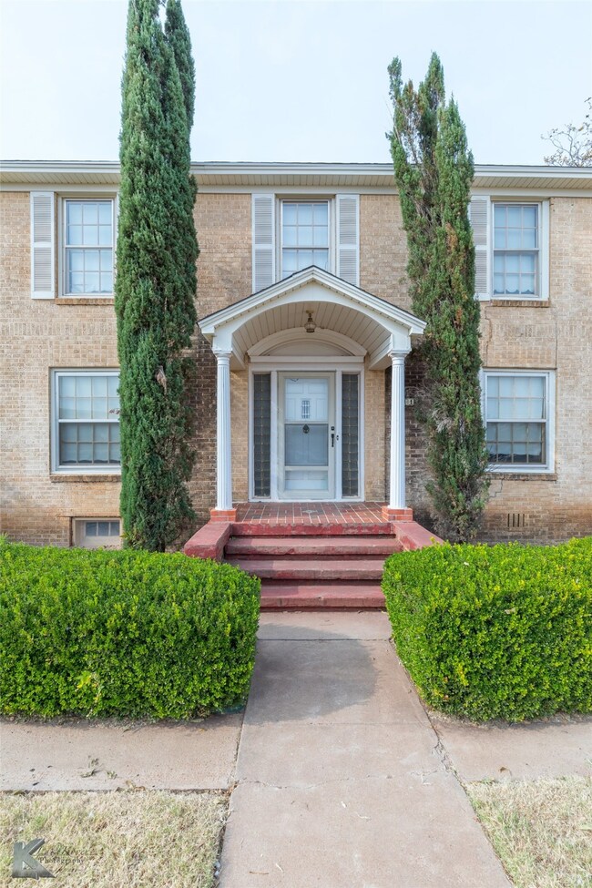 341 N 3rd Ave, Munday, TX 76371 - photo 2