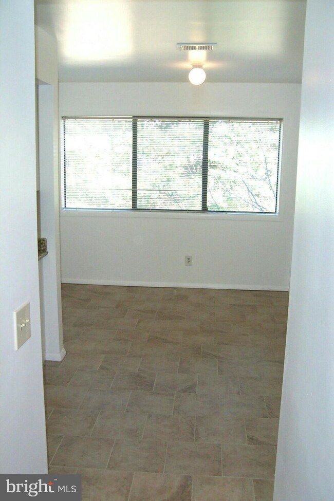 6911 Jones View Dr unit 3C, Baltimore, MD 21209 - photo 7