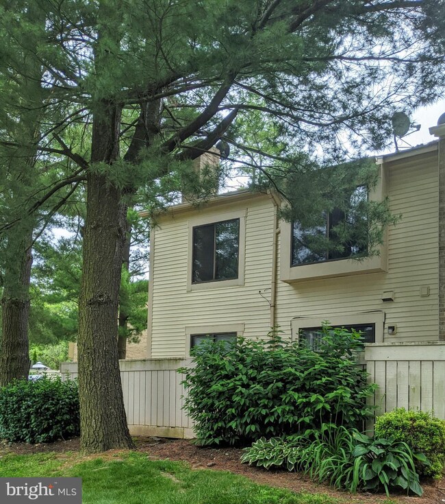 9331 Jarrett Ct, Montgomery Village, MD 20886 - photo 3