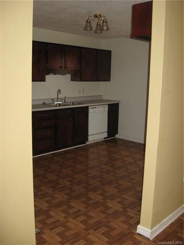 352 W Raleigh Ave, Statesville, NC 28677 - photo 6