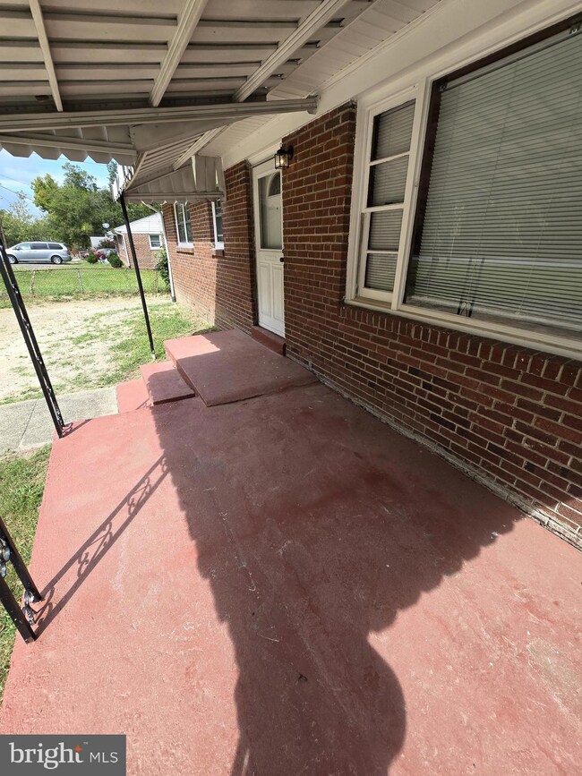 5090 Hawthorne Rd, La Plata, MD 20646 - photo 2