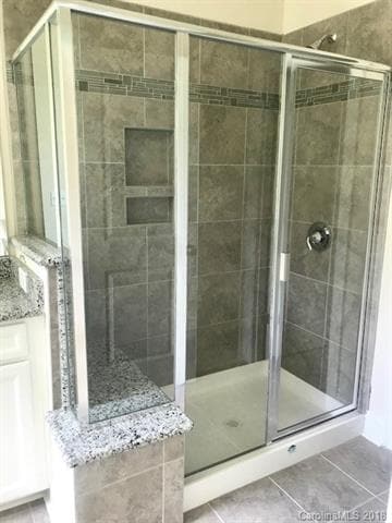 Beautiful shower with niche and seat