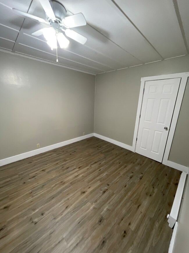 102 W Main St, Thorntown, IN 46071 - photo 4