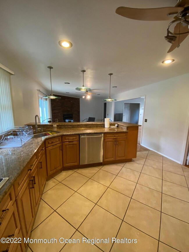 490 W Park Ave, Oakhurst, NJ 07755 - photo 6