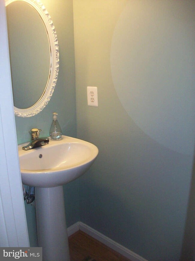 21815 Baldwin Square, Sterling, VA 20164 - photo 5