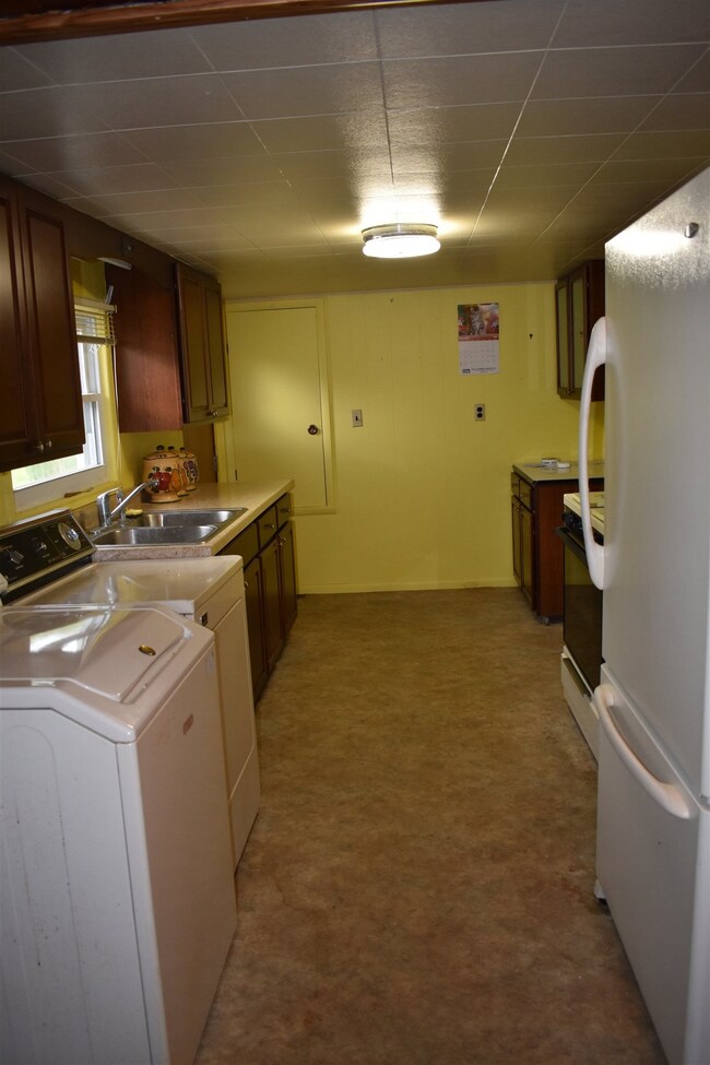 109 North Dr, Geneva, IN 46740 - photo 6