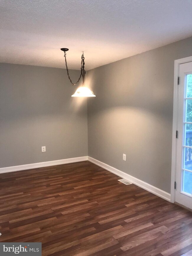 806 Wide Oak Ct, Warrenton, VA 20186 - photo 4